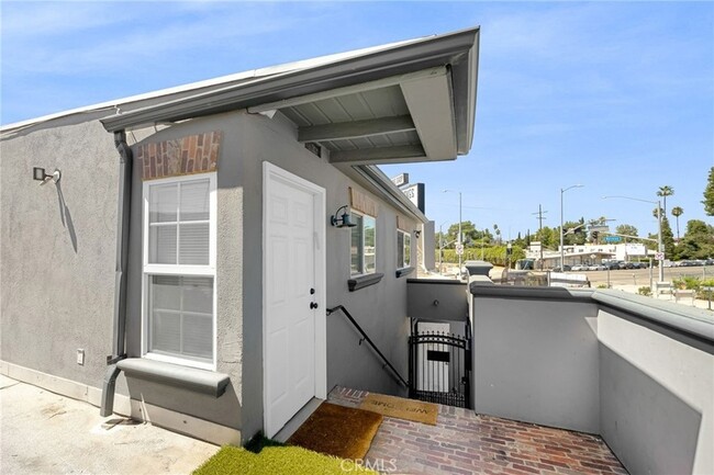 Photo - 6000 Woodman Ave Unit A1