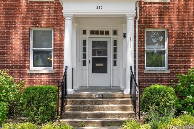 Photo - 315 Ellington Ave E