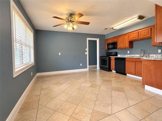 Photo - 140 Johns Hopkins Dr