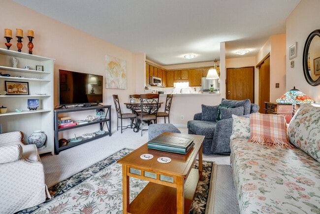 Building Photo - 4020 E 52nd St Unit SI FL1-ID1630054P