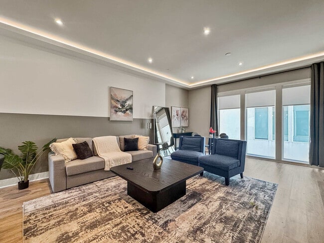 Photo - 1731 N Fitzhugh Ave Unit ID1251883P