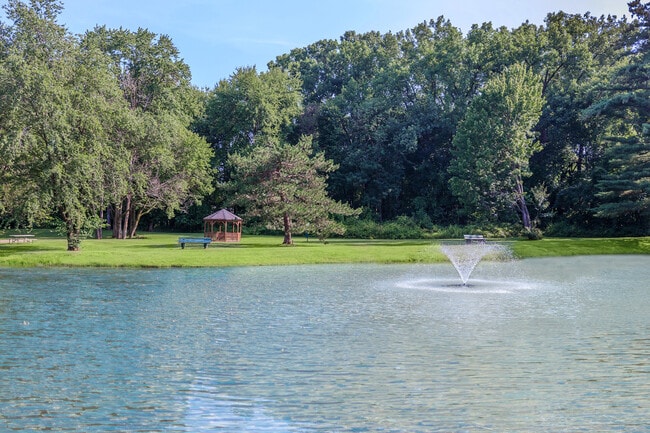 Building Photo - Foxrun Apartments