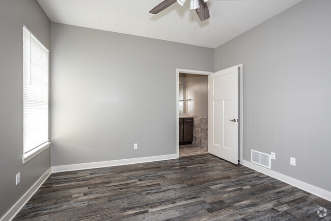 2BR, 2BA - Jefferson West
