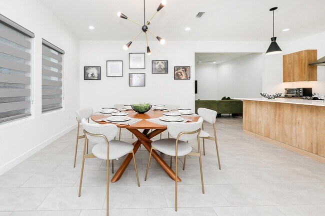 Photo - 305 Deer Path Lp