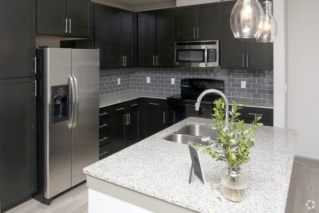 2BR,2BA - Sola Galleria