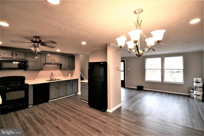 Photo - 507 Smoketree Ct