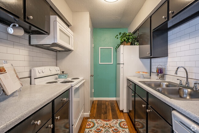 1BR, 1BA - 825SF - Arbor on Richmond Apartments