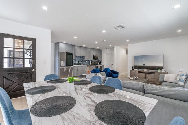 Photo - 825-827 Southwest 14th Street-SI FL1-ID1475658P Unit SI FL1-ID1475658P