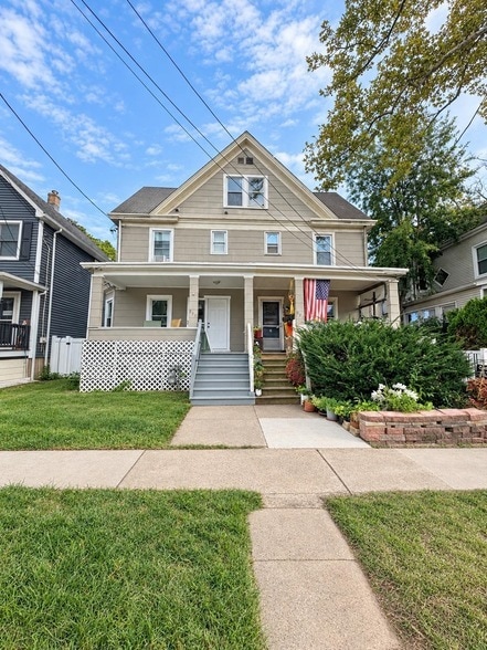 Photo - 877 Jaques Ave