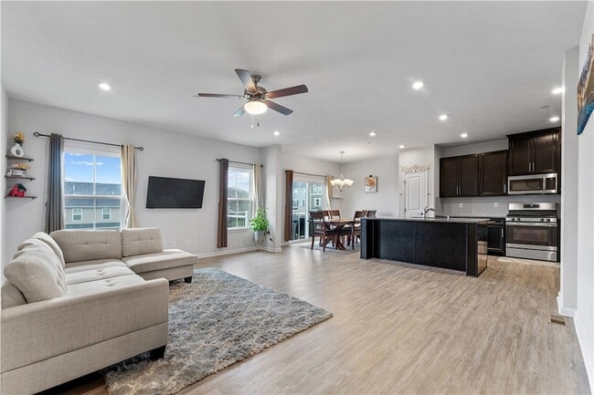 Photo - 5103 Spruce Rd