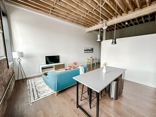 Photo - 604 W 4th St N Unit SI ID1352444P