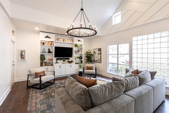 Photo - Crestline Cary