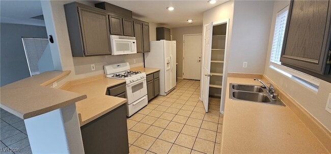 Photo - 832 S Percy Arms St