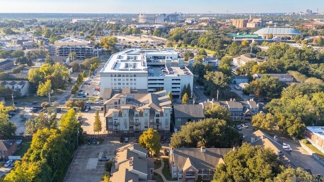 Building Photo - 255 E Boyd Dr Unit 110