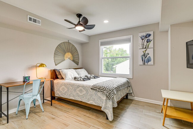 Building Photo - 6604 Oak St Unit SI ID1546158P