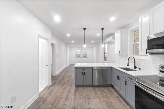 Photo - 427 Benner St