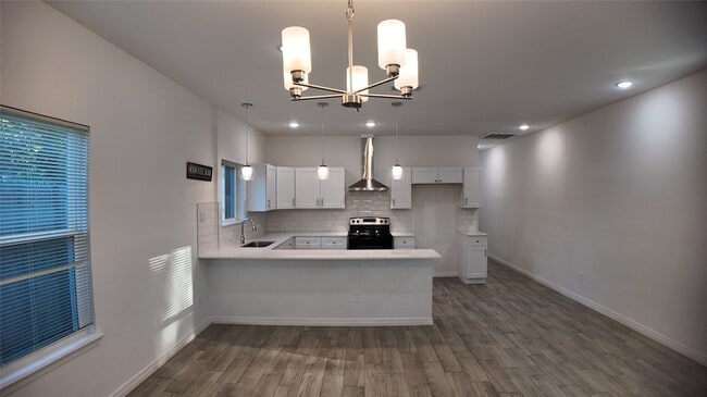 Photo - 4709 Lee St