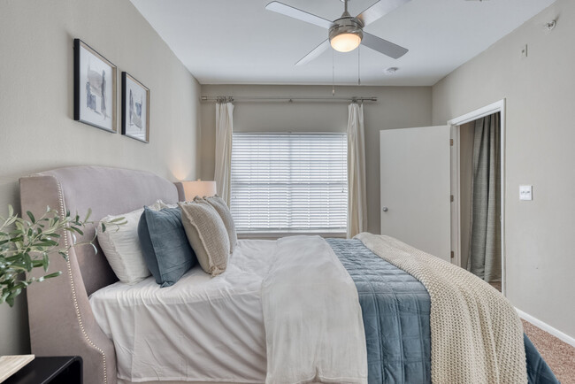 Building Photo - The Highline