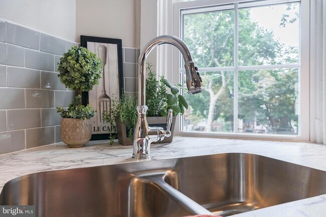 Photo - 340 College Ave