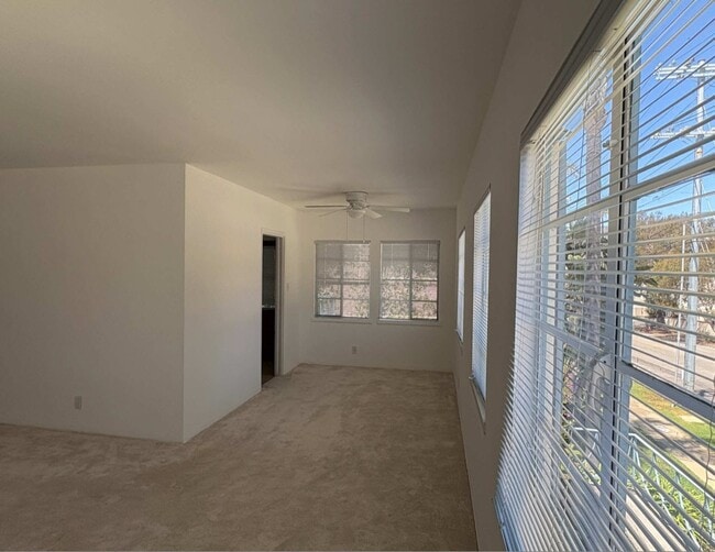 dinning area - 15912 W Sunset Blvd
