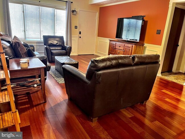 Photo - 323 N 41st St