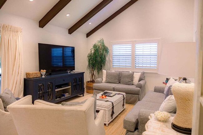 Building Photo - 488 N Driftwood Bay Unit SI FL2-ID1627179P