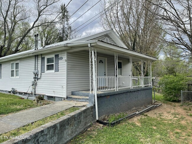 Photo - 440 W Outer Dr