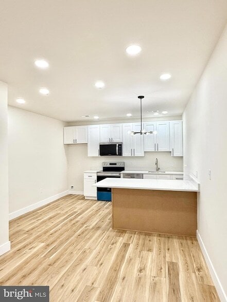 Photo - 151 N York St