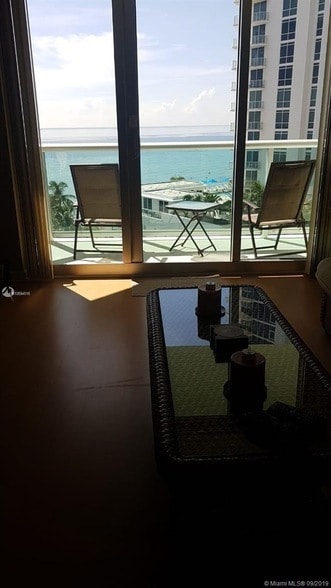 Building Photo - 3901 S Ocean Dr Unit 8L