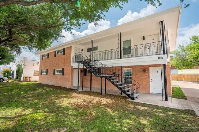 Building Photo - 1107 Shasta Ave W Unit 4