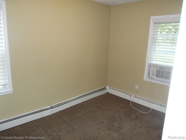Photo - 2205 E 10 Mile Rd