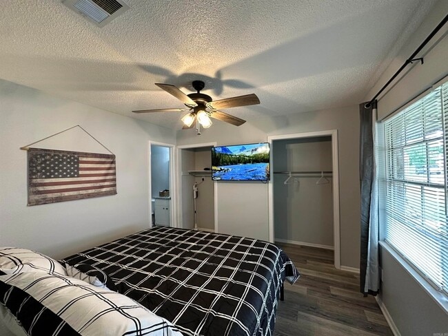 Photo - 3800 Pine St