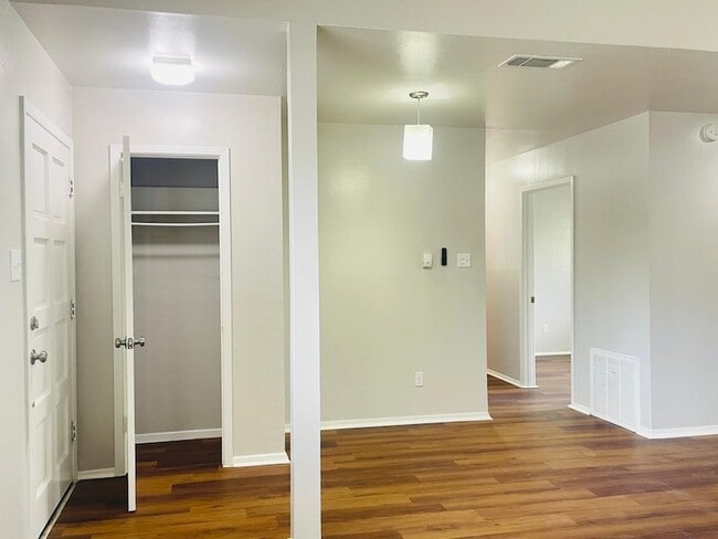 Photo - 1905 Brookview Dr