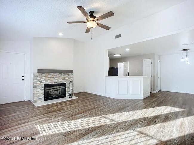 Building Photo - 13715 Richmond Park Dr N