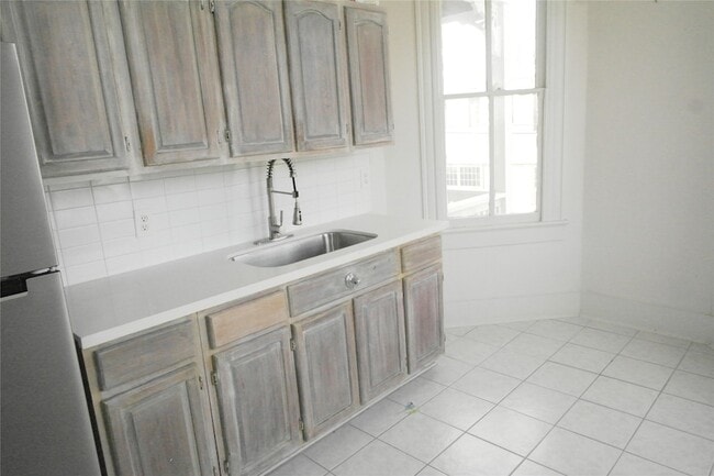 Photo - 304 18th St Unit Up