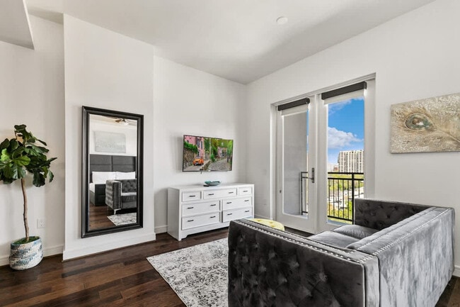 Photo - 101 Bowen St Unit ID1297760P