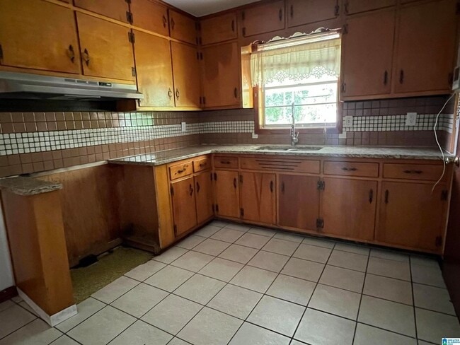 Photo - 512 Sunhill Rd NW