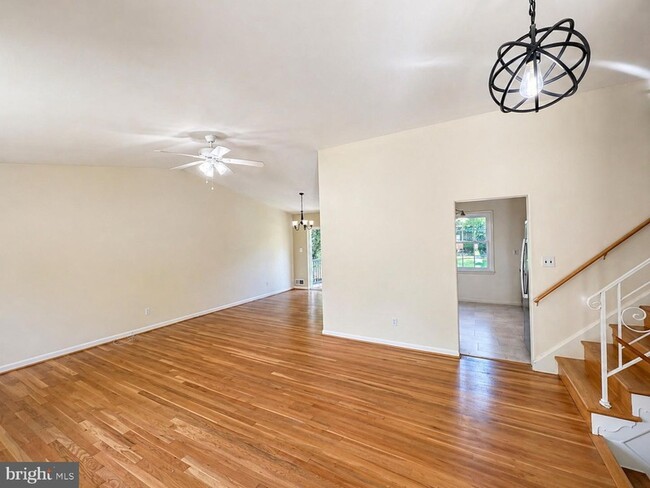 Photo - 13208 Hathaway Dr