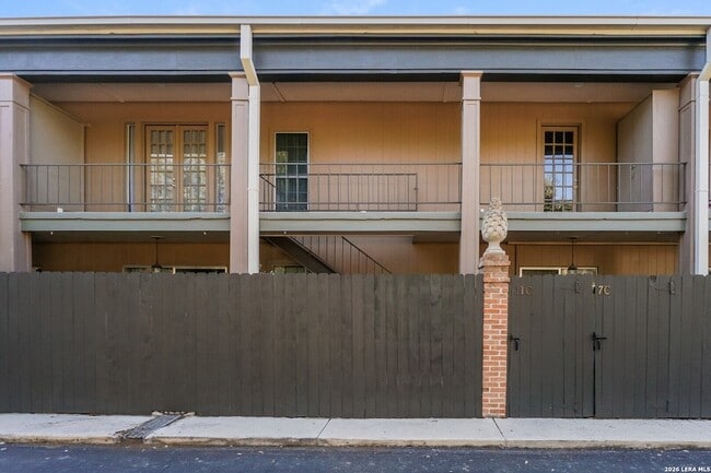 Photo - 7711 Broadway St