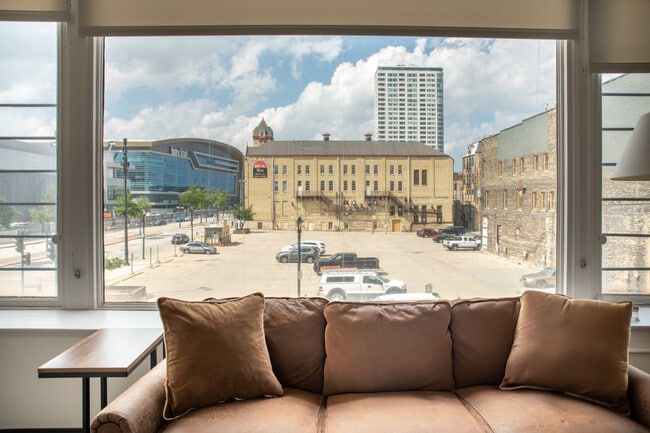 Photo - 333 W State St Unit ID1379055P