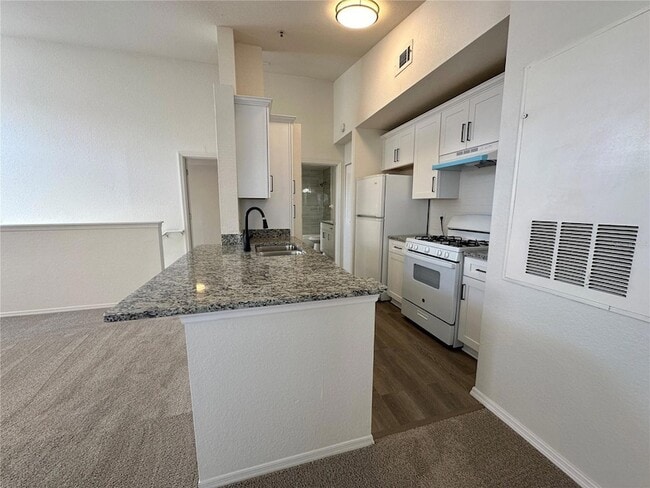 Building Photo - 1612 Columbia Arms Cir Unit 237