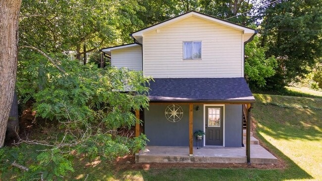 Building Photo - 138 Sloan St