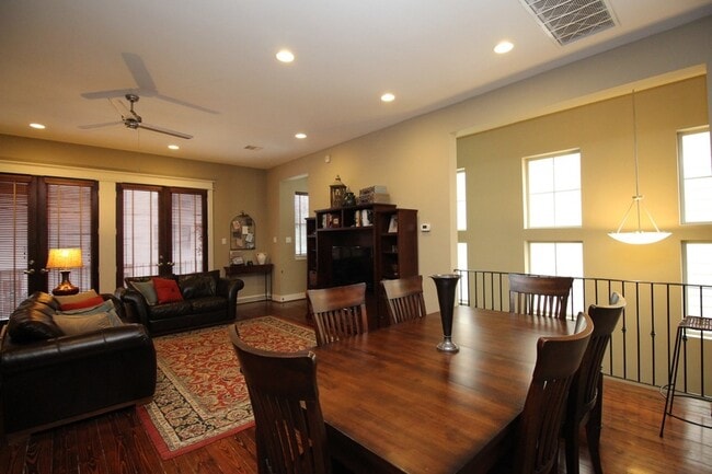 Photo - 2212 Radcliffe St