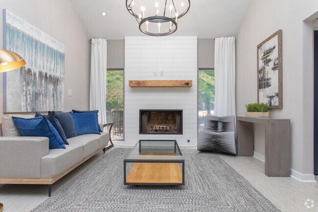 Lounge - Avenues at Holcomb Bridge