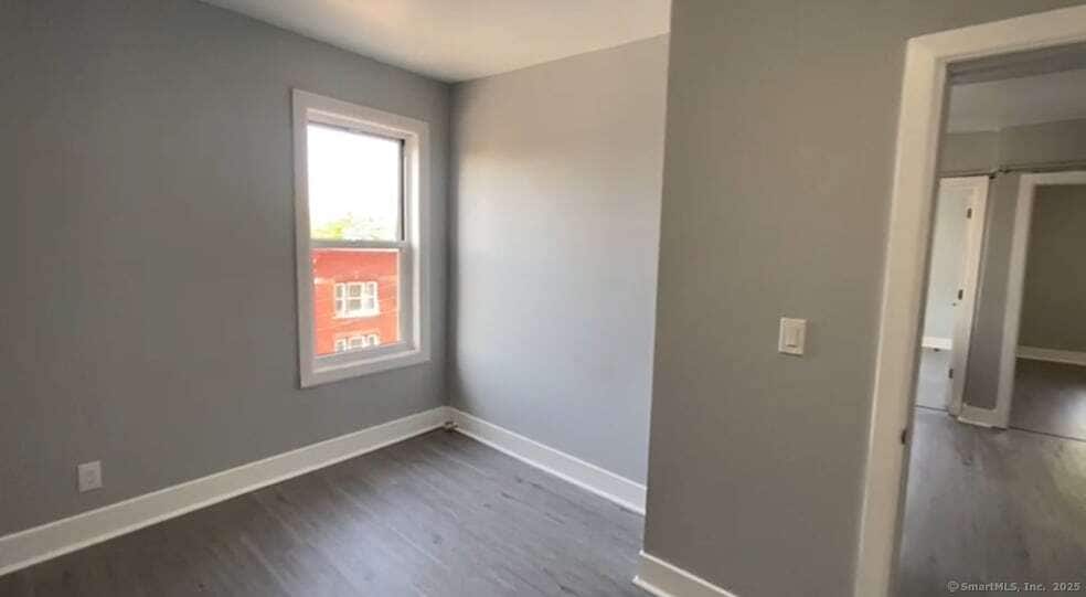 Photo - 782 Hallett St