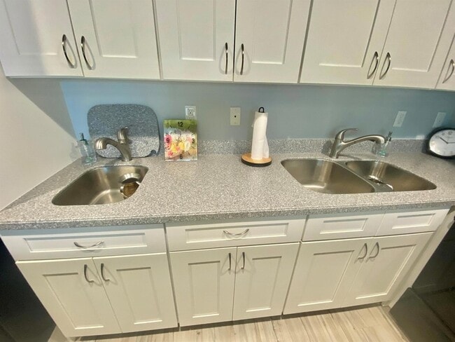 Building Photo - 39 Easthampton B