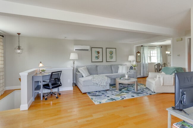 Photo - 47 Cosey Beach Ave Unit SI ID1626433P