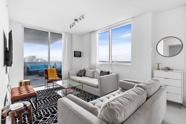 Building Photo - 141 NE 3rd Ave Unit ID1364163P