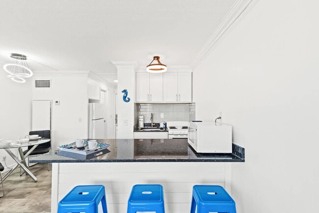 Photo - 8817 S Thomas Dr Unit FL6-ID1354924P