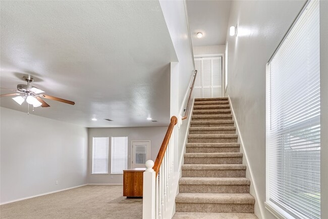 Photo - 706 Woodport Ln